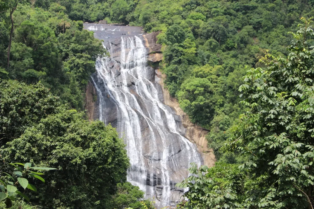 Kirindi_Ella_Water_fall-_Rathnapura_District,_Sri_Lanka_08